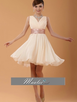 พร้อมเช่า ชุดราตรีสั้น แขนกุด สีครีม Champagne คอวีหน้า หลัง จับเดรปสวย คาดเอวผ้าซาติน