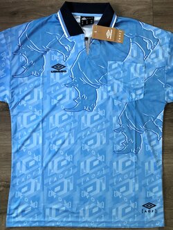 เสื้อฟุตบอล UMBRO x AOF ชุดคอลเลคชั่น Endangered Species 2022 The Sky Blue 'Rhino' ใหม่ M-Size / UMBRO x AOF Football Shirt Endangered Species 2022 The Sky Blue 'Rhino' Jersey NEW M-Size