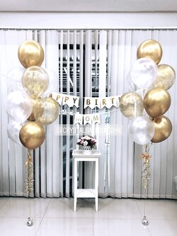 ลูกโป่ง วันเกิด Theme สีทอง พร้อม ลูกโป่งใส ใส่กลิตเตอร์,ป้ายธง Happy Birthday,ตัวอักษรชื่อเจ้าของวันเกิด 3 ตัวอักษร พร้อมตกเเต่ง สามารถเปลี่ยนสีลูกโป่ง/เปลี่ยนชื่อเจ้าของวันเกิดได้