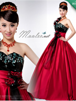 พร้อมเช่า ชุดแฟนซี ชุดราตรียาว แบบไหล่เฉียง สีแดง-ดำ แต่งดอกปักเลื่อมหรู ชุดจริงสวยเหมือนแบบ (เชือกผูกหลัง)