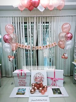 Happy Birthday Surprise Box กล่องเซอร์ไพรส์วันเกิด Bubble ขนาด 18" ตั้งฐาน พร้อม ช่อลูกโป่ง 5 ลูก 2 ช่อ,ลูกโป่งใส ใส่กลิตเตอร์ พร้อมตกแต่ง ลูกโป่งลอยฝ้า 10 ลูก,สามารถใส่รูปได้ 2 ใบ สามารถเปลี่ยนสีลูกโป่ง/เปลี่ยนข้อความ/เปลี่ยนสี-ป้ายธงได้