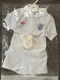 เสื้อฟุตบอล ทีมชาติอังกฤษ ชุดเหย้า ชุดลุยศึกฟุตบอลโลก 2010 ใหม่ Infant 12-18 M-Size / ENGLAND Football Shirt Home Kit World Cup 2010 Jersey NEW Infant 12-18 M-Size