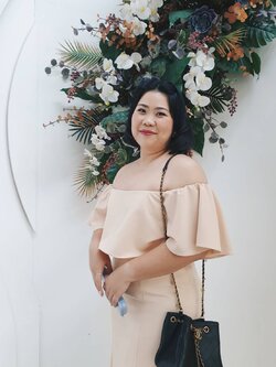 พร้อมเช่า ชุดราตรีสั้น สำหรับสาวอวบ ปาดไหล่ สีครีม ระบายอก