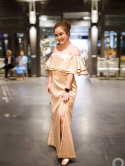 พร้อมเช่า ชุดราตรี สำหรับสาวอวบ ปาดไหล่ สีทอง กระโปรงทรงหางปลา