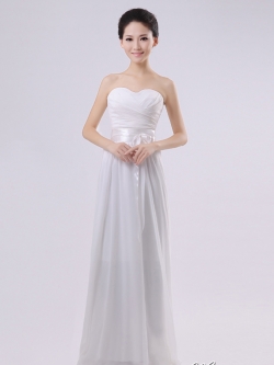 พร้อมเช่า ชุดราตรียาว เกาะอก สีขาว คอเว้ารูปหัวใจ จับเดรปหน้าอก แต่งคาดเอวสไตล์ญี่ปุ่น