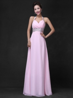 พร้อมเช่า ชุดราตรียาว สีชมพูอ่อน แบบเก๋ คล้องคอ ช่วยยกเนินอกสวย