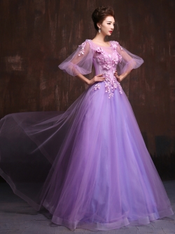 พร้อมเช่า ชุดแฟนซียาว แบบแขนยาว จั๊มปลายแขนน่ารักมาก เนื้อผ้าเป็นตาข่ายแบบซีทรู แต่งดอกและลูกปัด สีม่วง (ซิปหลัง)