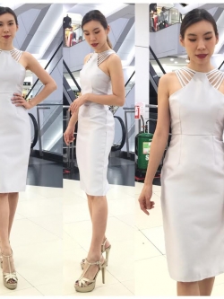 พร้อมเช่า ราตรีสั้น ชุดเดรสเดรสเนื้อไหม ทรงเข้ารูป เส้นสายไหล่สวยเรียงเส้น สีเทา