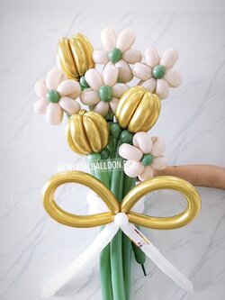 สั่ง Flower Balloon Medium Bouquet ช่อ 8 ดอก พร้อมตกแต่ง สามารถเปลี่ยนสีลูกโป่งได้