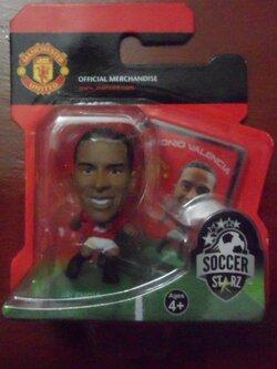 ตุ๊กตาโมเดลนักฟุตบอล อ.วาเลนเซีย สโมสรแมนเชสเตอร์ ยูไนเต็ด ซอคเกอร์สตาร์ซ - SOC080 (2013) ใหม่ / A.VALENCIA MANCHESTER UNITED Football Club SoccerStarz Football Figure - SOC080 (2013) NEW