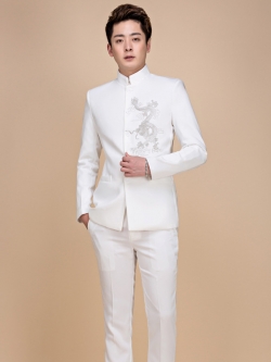 พร้อมเช่า ชุดสูทจีนชาย สีขาว ปักอกลายมังกรสีขาวออฟไวท์ คอปีน แขนยาว สไตล์จีน