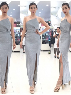 พร้อมเช่า ชุดเดรส เกาะอก ผ่าหน้าขา ผ้า Glitter สีเทา