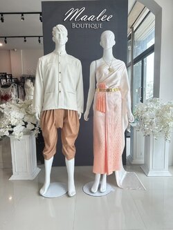 เช่า ชุดไทย ชุดเพื่อนเจ้าสาว ชุดไทยผ้าถุงโอรสไล่สี สไบเรียบสีโอโรสอ่อน