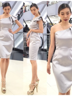 พร้อมเช่า ราตรีสั้น เดรสไหล่เดียว ผ้าดัชเชส ทรงเข้ารูป แต่งระบาย สีเทา