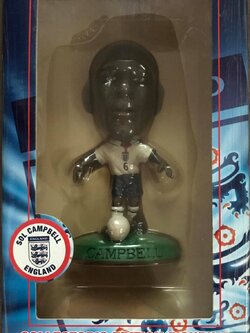 ตุ๊กตาโมเดลนักฟุตบอล ซ.แคมป์เบลล์ ทีมชาติอังกฤษ โครินเธียน โปรสตาร์ - ProStars XL Three Lions Special Edition Series ใหม่ / S.CAMPBELL ENGLAND National Football Team Corinthian ProStars Football Figure - ProStars XL Three Lions Special Edition Series NEW