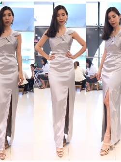 พร้อมเช่า ชุดเดรส เดรสไหล่เดียว ผ้าดัชเชส ไหล่จับเดรป ผ่าหน้าขา สีเทา