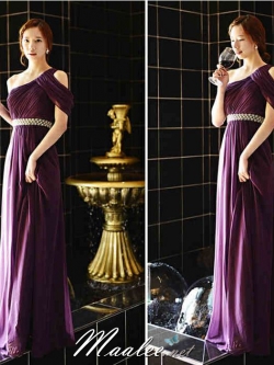 พร้อมเช่า ชุดราตรียาว เกาะอกไหล่เดียว อกจับจีบ เปิดไหล่ซ้ายแบบเปรี้ยว ปักเลื่อมช่วงเอว สีม่วง