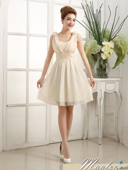 พร้อมส่ง ชุดเดรสสั้น แขนกุด จับสม๊อกด้านหลัง แต่งดอกที่ไหล่ สีครีม