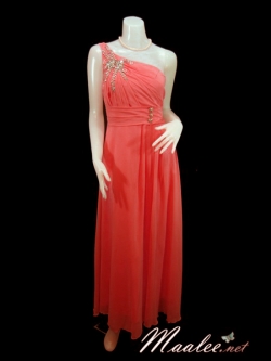 Sale ชุดราตรียาว ไหล่เดียว สีโอโรสเข้ม แบบเรียบสวย แต่งคริสตัลช่วงไหล่และเอว จับจีบช่วงอก