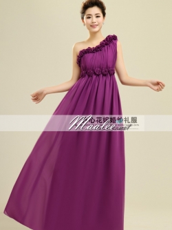 พร้อมเช่า ชุดราตรียาว ไหล่เดียว สีม่วง จับเดรปหน้าอก แต่งดอกไม้ตลอดช่วงอกและเอว