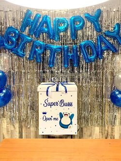 ลูกโป่ง วันเกิด กล่องเซอร์ไพรส์ 1 กล่อง พร้อม ตัวอักษร HAPPY BIRTHDAY 13 ตัว สีน้ำเงิน,ม่านฟอยล์ 5 ชิ้น,ช่อลูกโป่ง 4 ช่อ,สามารถใส่รูปได้ 4 ใบ (ราคายังไม่รวมเค้ก) พร้อมตกเเต่ง สามารถเปลี่ยนสีลูกโป่ง/เปลี่ยนสี-ตัวอักษร HBD/เปลี่ยนข้อความได้