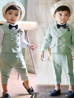 พร้อมเช่า ชุดสูทเด็กชาย สีเขียว กระดุมสองแถว ทอลายในเนื้อผ้า **พร้อมเช่าไซส์ 120, 150**