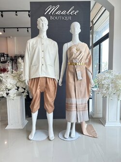 เช่า ชุดไทย ชุดเพื่อนเจ้าสาว ชุดไทยผ้าถุงสีเทาชาเงิน สไบสีทองแชมเปญ