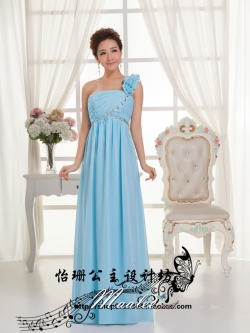 พร้อมเช่า ชุดราตรียาว เกาะอก ไหล่เดียว จับจีบเก๋ แต่งแถบคริสตัลช่วงอก สีฟ้าอ่อน