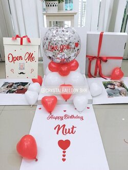 Surprise Box กล่องเซอร์ไพรส์วันเกิด สำหรับสายเปย์ Bubble ตั้งฐาน สามารถใส่เงินได้ โทนสี แดง พร้อมตกแต่ง สามารถใส่รูปได้ 2 ใบ