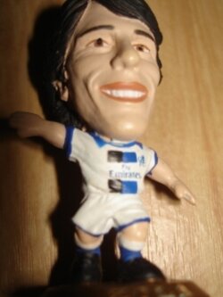 ตุ๊กตาโมเดลนักฟุตบอล จ.โซล่า สโมสรเชลซี โครินเธียน ไมโครสตาร์ - Series 7/2003 Gold Base - MC1715 / G.ZOLA CHELSEA Football Club Corinthian MicroStars Football Figure - Series 7/2003 Gold Base - MC1715