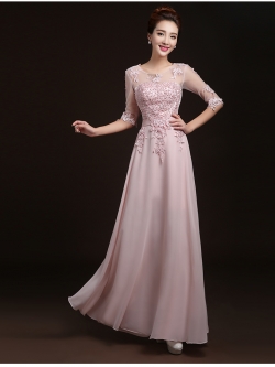 พร้อมเช่า ชุดราตรียาว สีชมพู แขนยาว แบบเรียบหรู แต่งลูกไม้เซาะดอก ปักลูกปัดมุก