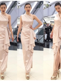 พร้อมเช่า ชุดเดรส เดรสไหล่เดียว ผ้าดัชเชส แพทเทิร์นเนียบ แต่งระบายสะโพก สีทอง rose gold