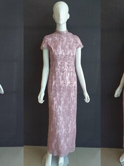 พร้อมเช่า ชุดไทยคุณแม่ เดรสลูกไม้ เดรสยาว เรียบหรู สีกะปิ