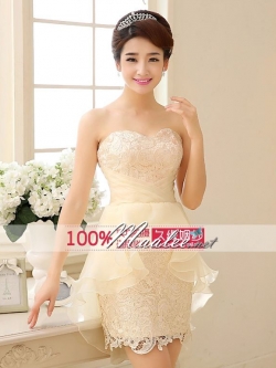 พร้อมเช่า ชุดราตรีสั้น เกาะอก ผ้าลูกไม้แต่งผ้าแก้วระบายชั้นๆ สีครีม