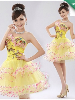 พร้อมเช่า ชุดแฟนซี เช่า 500 ชุดราตรีสั้น แบบเกาะอก กระโปรงสุ่ม ผ้าโปร่ง ปักลูกปัดและดอกไม้ สีเหลือง
