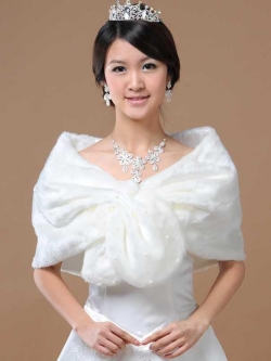 ผ้าคลุม ขนสัตว์ แบบไขว่กัน สีขาว