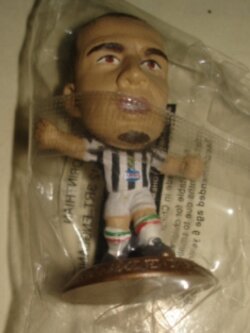 ตุ๊กตาโมเดลนักฟุตบอล ด.เทรเซเกต์ สโมสรยูเวนตุส โครินเธียน ไมโครสตาร์ - Series 14/2006 Gold Base - MC8054 ใหม่ / D.TREZEGUET JUVENTUS Football Club Corinthian MicroStars Football Figure - Series 14/2006 Gold Base - MC8054 NEW