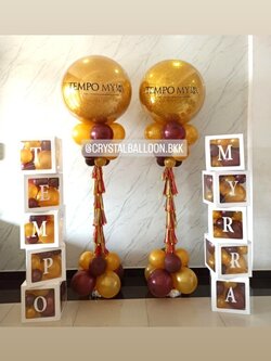 เสาลูกโป่ง เปิดงาน Bubble ขนาด 36" กลิตเตอร์สีทอง 2 เสา พร้อม กล่องใส ขนาด 12" ติดตัวอักษร 10 กล่อง Theme สีRed Wine-ทองมุก พร้อมตกแต่ง สามารถเปลี่ยนสีลูกโป่ง/เปลี่ยนข้อความได้