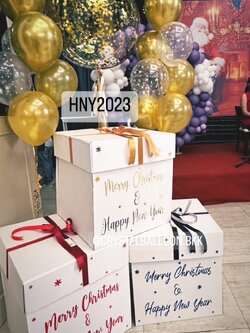 ลูกโป่ง New Year Bubble ขนาด 36" Theme ทอง พร้อม ช่อลูกโป่ง 7 ลูก 2 ช่อ พร้อมตกแต่ง Surprise Box 3 กล่อง สามารถเปลี่ยนสีลูกโป่ง/เปลี่ยนข้อความ/เปลี่ยนขนาดได้