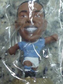 ตุ๊กตาโมเดลนักฟุตบอล โรบินโญ่ สโมสรแมนเชสเตอร์ ซิตี้ โครินเธียน ไมโครสตาร์ - WorldStars Series 19/2010 Gold Base - MC12716 ใหม่ / ROBINHO MANCHESTER CITY Football Club Corinthian MicroStars Football Figure - WorldStars Series 19/2010 Gold Base - MC12716 N