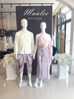 เช่า ชุดไทย ชุดเพื่อนเจ้าสาว ชุดไทยผ้าถุงสีเทาชมพูเงิน สไบเรียบ สีชมพู อ่อน