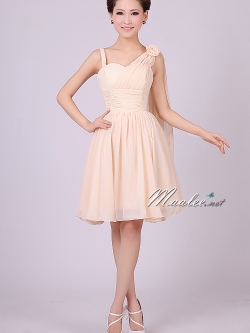 พร้อมส่ง ชุดราตรีสั้น เกาะอก ไหล่เดียว สีครีมไข่ คาดผ้าจับเดรป ทิ้งชายด้านหลัง