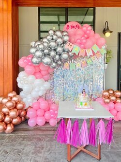 Organic Backdrop ฉากวิบวับสีเงิน ขนาด 3x2 พร้อม ป้ายธง Happy Birthday 1 ชิ้น พร้อมตกแต่ง (ไม่รวมเค้ก) ราคาโทรสอบถาม สามารถเปลี่ยนสีลูกโป่ง/เปลี่ยนข้อความ/เปลี่ยนสี-ป้ายธงได้