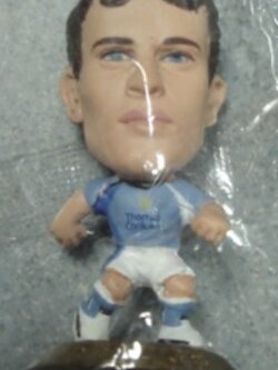 ตุ๊กตาโมเดลนักฟุตบอล ว.บริดจ์ สโมสรแมนเชสเตอร์ ซิตี้ โครินเธียน ไมโครสตาร์ - EPL 09 Series 18/2009 Gold Base - MC12148 ใหม่ / W.BRIDGE MANCHESTER CITY Football Club Corinthian MicroStars Football Figure - EPL 09 Series 18/2009 Gold Base - MC12148 NEW