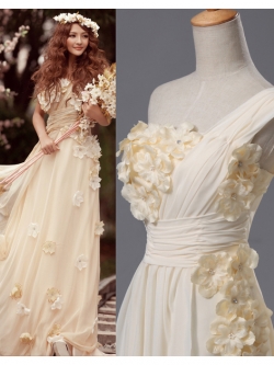 พร้อมเช่า ชุดราตรียาว แบบไหล่เดียวทิ้งชายด้านหลัง ผ้าชีฟอง สไตล์กรีก แต่งเกสรดอกไม้ สีครีม Champagne สีครีม Champagne