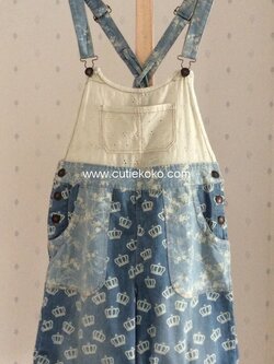 เอี๊ยมยีนส์ขาสั้นลายมงกุฏแต่งลูกไม้