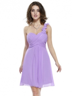 พร้อมเช่า ชุดราตรีสั้น เกาะอก ไหล่เดียว สีม่วง Lavender จับเดรปไขว์ช่วงหน้าอก แต่งดอกไม้ช่วงไหล่