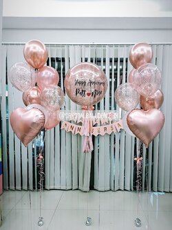 ลูกโป่ง Anniversary Bubble ขนาด 24" Theme โรสโกล พร้อมตกแต่ง ช่อลูกโป่ง 7 ลูก 2 ช่อ,ลูกโป่งใส ใส่กลิตเตอร์,ป้ายธง Happy Anniversary สามารถเปลี่ยนสีลูกโป่ง/เปลี่ยนข้อความ/เปลี่ยนขนาด/เปลี่ยนสี-ป้ายธงได้