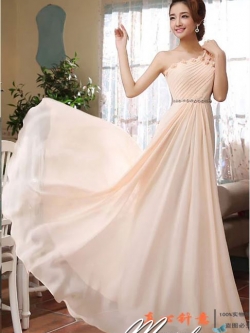 พร้อมเช่า ชุดราตรียาว ไหล่เดียว ผ้าชีฟองคาดเพชรที่เอว แต่งดอกสวย สีครีม Champagne