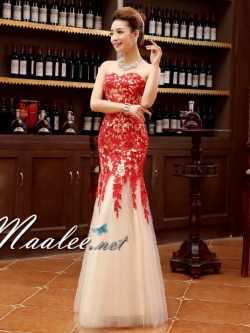 พร้อมเช่า ชุดราตรียาว สีแดง แบบเกาะอก ลายลูกไม้ ทรงหางปลาแต่งผ้าตาข่าย (เชือกผูกหลัง)